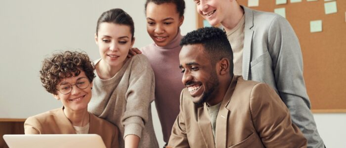 Hybrid B2B Selling: How to Optimize B2B Sales With a Hybrid Approach?