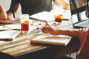 Where a Sales Meeting Becomes a Sale: 6 Key Signs to Observe