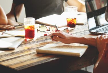 Where a Sales Meeting Becomes a Sale: 6 Key Signs to Observe