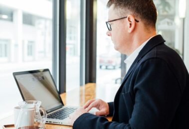 Human-AI Symbiosis: Building Hybrid Sales Teams for Smarter Selling