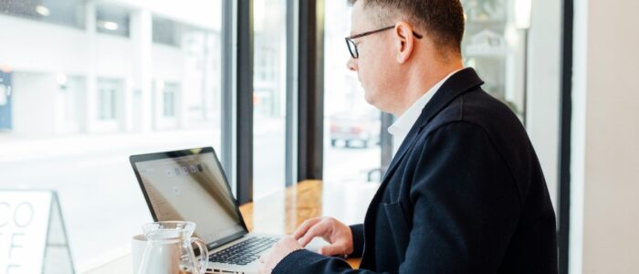 Human-AI Symbiosis: Building Hybrid Sales Teams for Smarter Selling